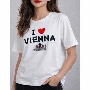 FRUIT OF THE LOOM • I Heart Vienna Short Sleeve Tee, L